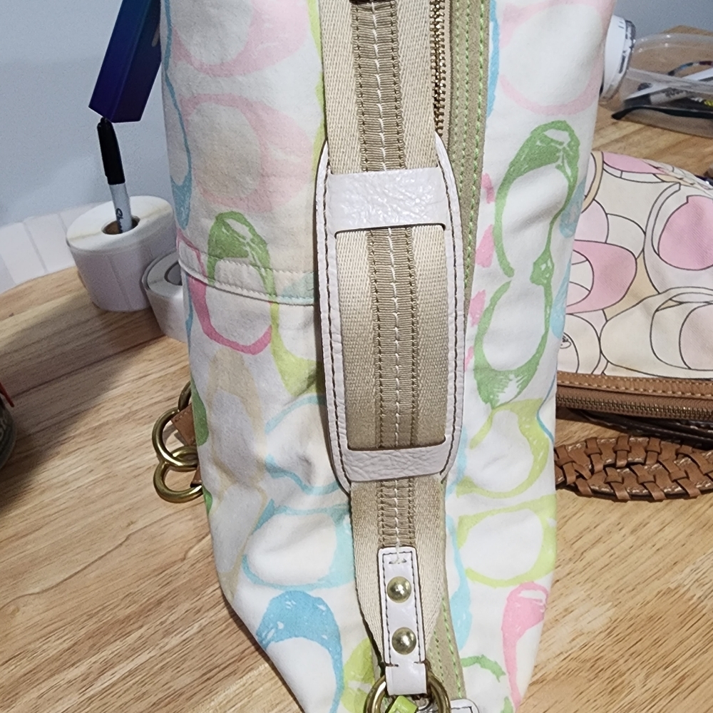 Coach Purse 👛 - Picture 10 of 16